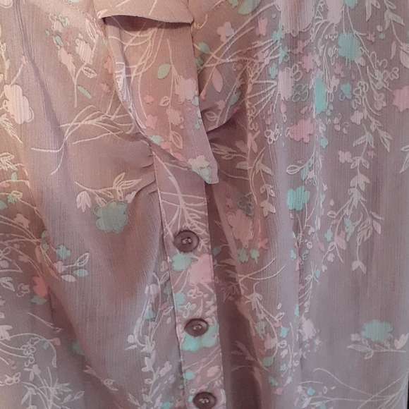 Very pretty top - Picture 3 of 4